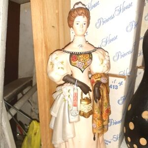 Miss Albee Avon 2000 porcelain